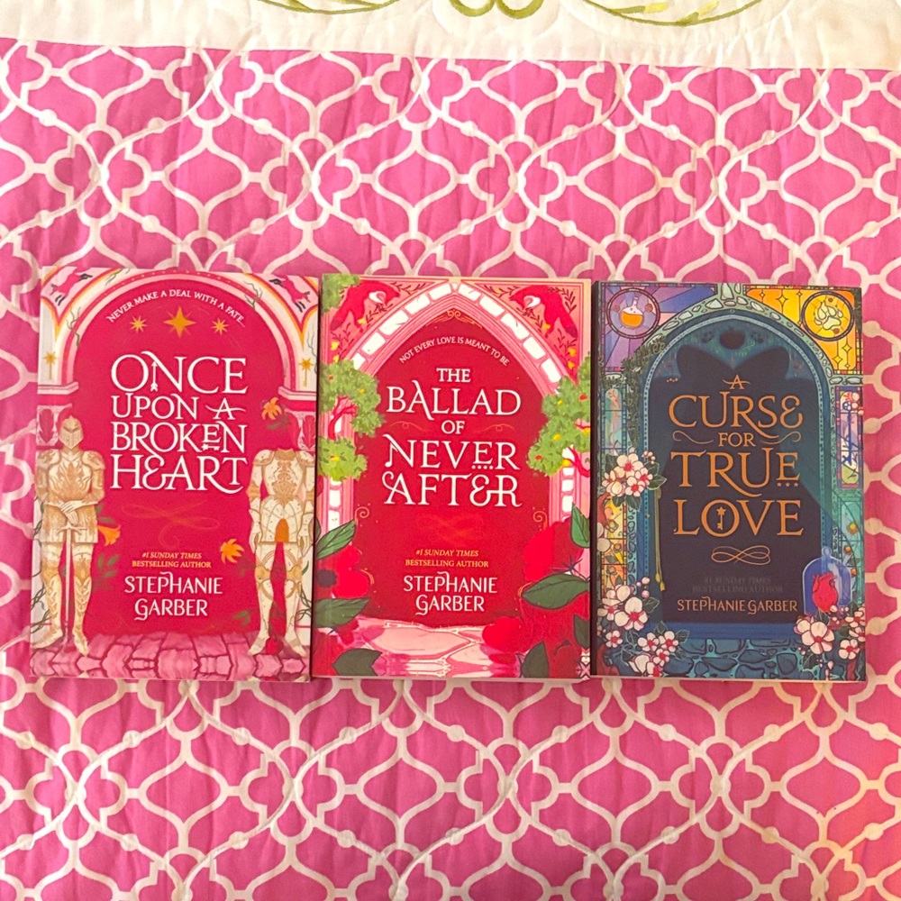 Brand new-Once upon a broken heart bookset